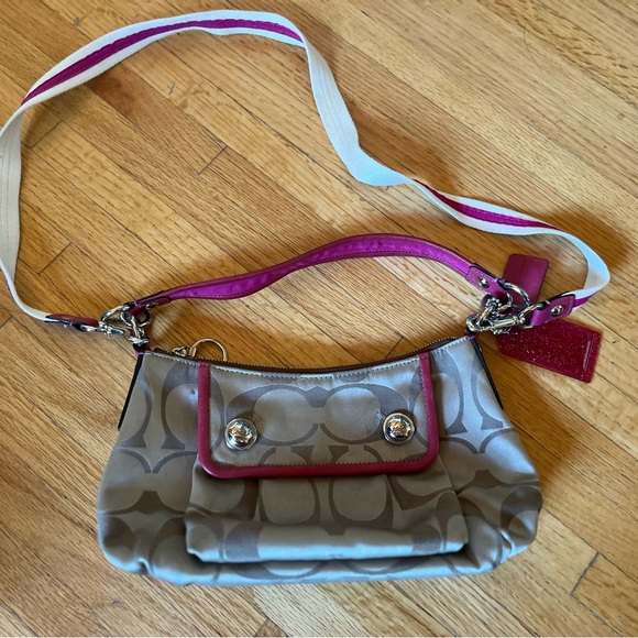 Small Coach Handbag - Picture 4 of 4